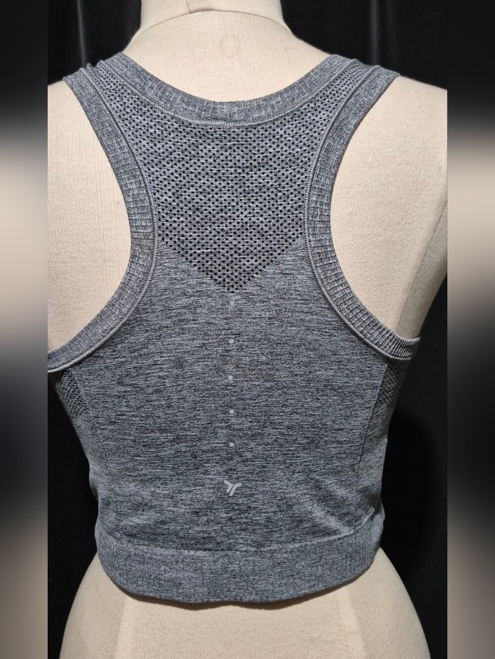 Old Navy Active Seamless Heather Gray Crop Tank - Picture 3 of 8